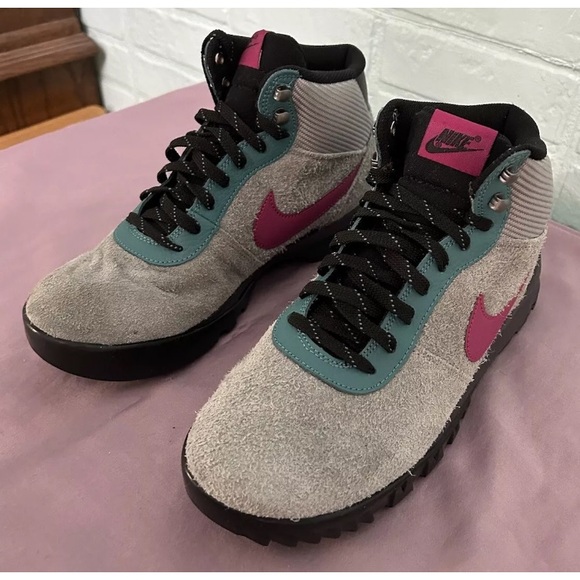 Nike Air Woodland “hiking” “winter” boots. Size 8.5 - Picture 3 of 7